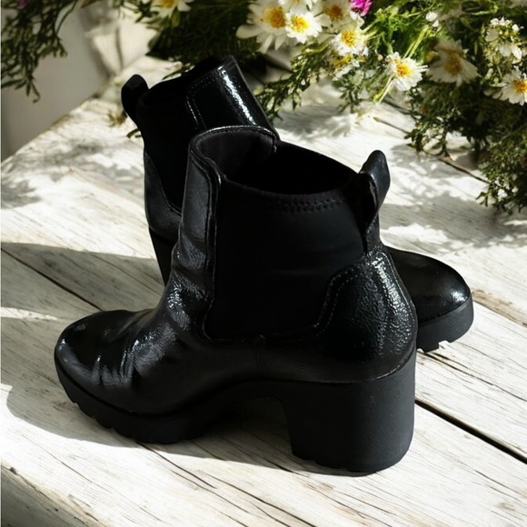 Aldo Platform Ankle Boot. Faux Textured Patent Leather. Like New. Size 7.5 - Picture 10 of 10